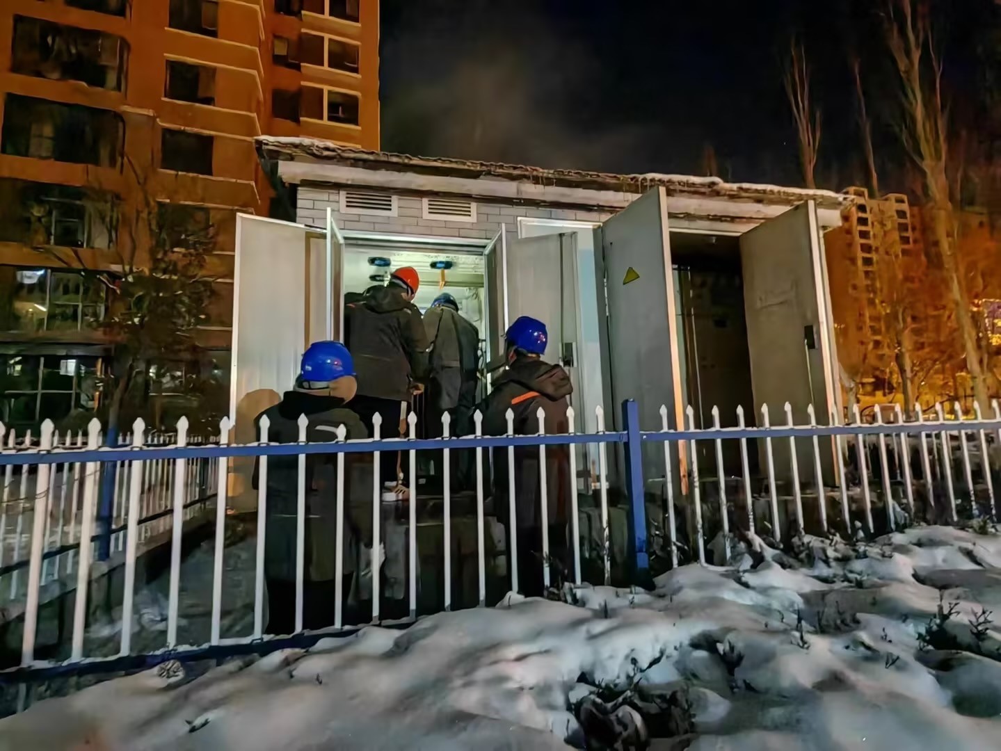 風雪來襲入冬寒，電力搶修送溫暖