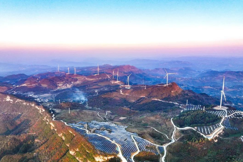 廣東能源集團首個風(fēng)光互補一體化項目實現(xiàn)全容量并網(wǎng)發(fā)電