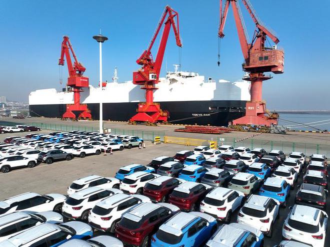 中國不僅電動汽車在世界火了，就連汽車運(yùn)輸船也跟著圈粉