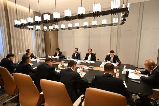 丁焰章與近期新任職子企業(yè)黨委書(shū)記、董事長(zhǎng)進(jìn)行集體談話