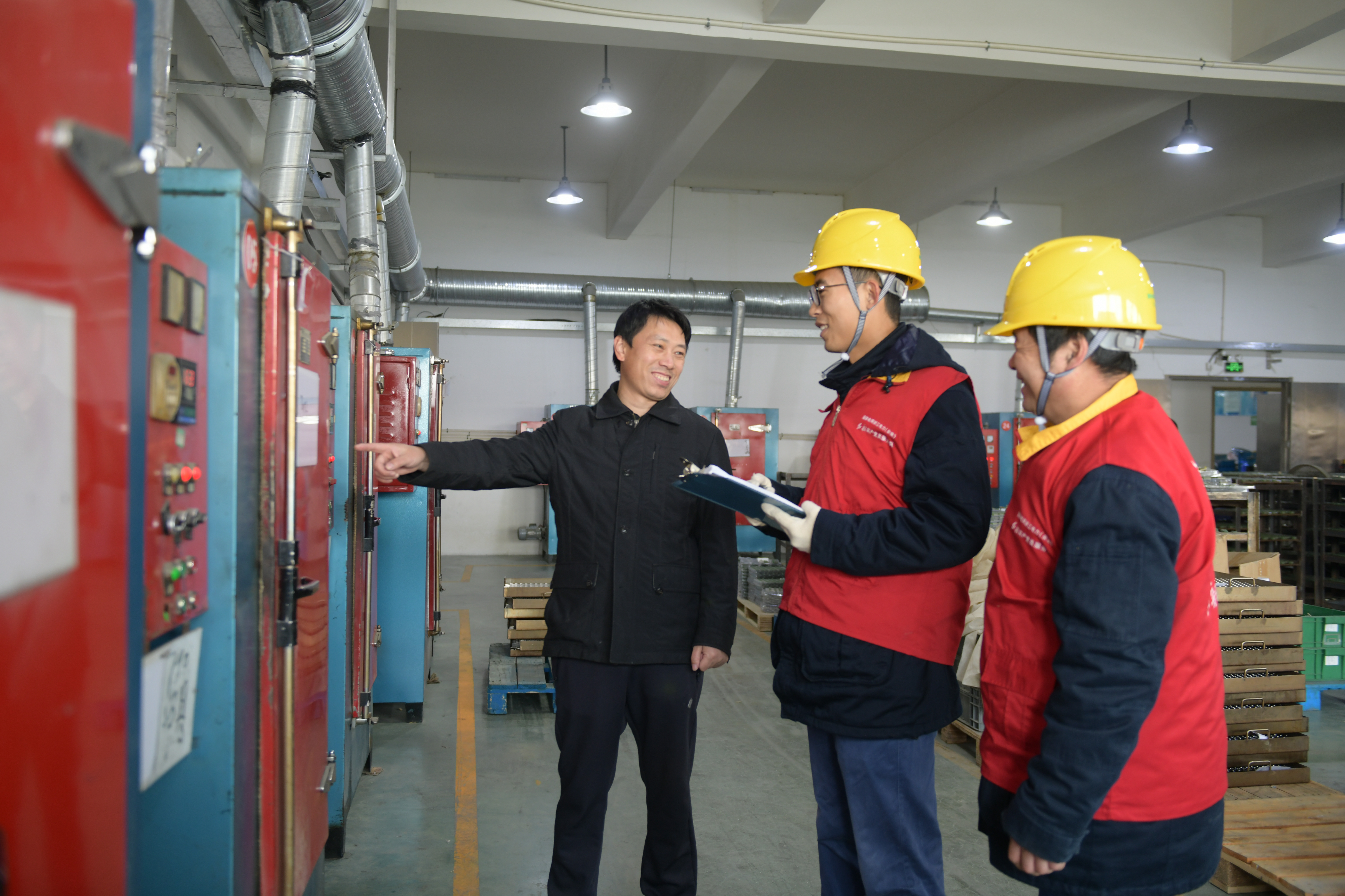 國網(wǎng)余姚市供電公司:供電服務(wù)送上門 企業(yè)趕工加速跑