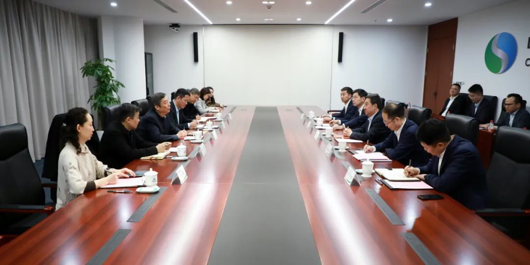 中國電氣裝備黨委書記、董事長白忠泉會見上海市經(jīng)濟和信息化委員會副主任戎之勤