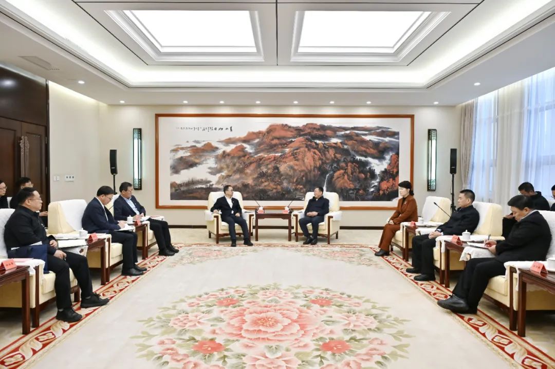 中國(guó)大唐集團(tuán)有限公司董事長(zhǎng)鄒磊拜會(huì)內(nèi)蒙古自治區(qū)黨委書記孫紹騁、自治區(qū)主席王莉霞