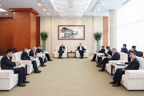 華能集團(tuán)董事長(zhǎng)溫樞剛會(huì)見中國一重董事長(zhǎng)徐鵬