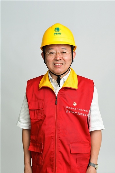 全國人大代表、國網(wǎng)浙江慈溪市供電公司客服中心社區(qū)經(jīng)理錢海軍——讓訴訟服務(wù)之光照亮千家萬戶