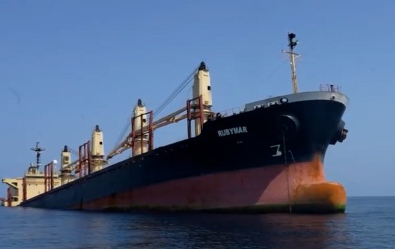 紅海危機(jī)進(jìn)入“3D”模式,海面熱戰(zhàn)不歇海底電纜被切斷