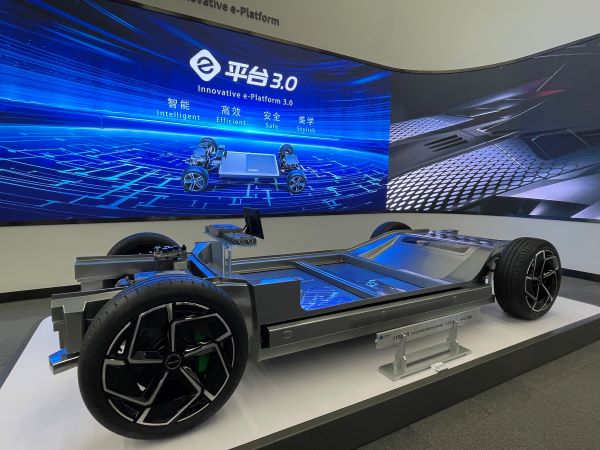 “新能源汽車第一城”再易主，深圳大幅超車，還有這些城市在踩油門