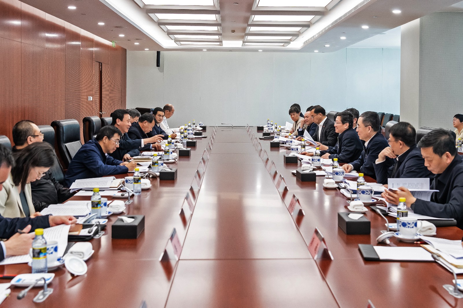 國家能源局黨組成員、副局長任京東一行到國家能源集團(tuán)調(diào)研