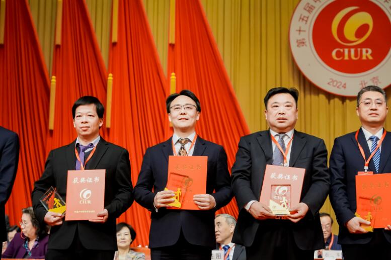 中國(guó)能建綠色建材公司黨委書記、董事長(zhǎng)，綠色先進(jìn)材料研究院院長(zhǎng)蔣洋榮獲“2023年中國(guó)產(chǎn)學(xué)研合作創(chuàng)新獎(jiǎng)”