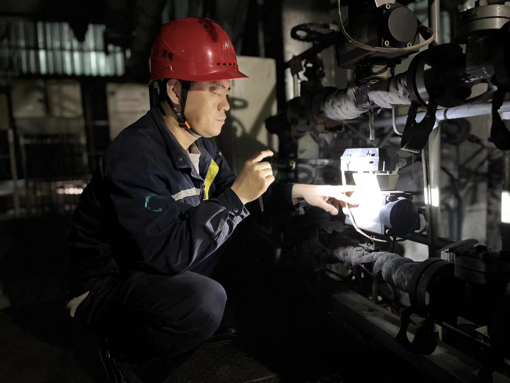 張濤：“只要需要我就一直在，同他們一起，做設(shè)備穩(wěn)定的護(hù)航人！”