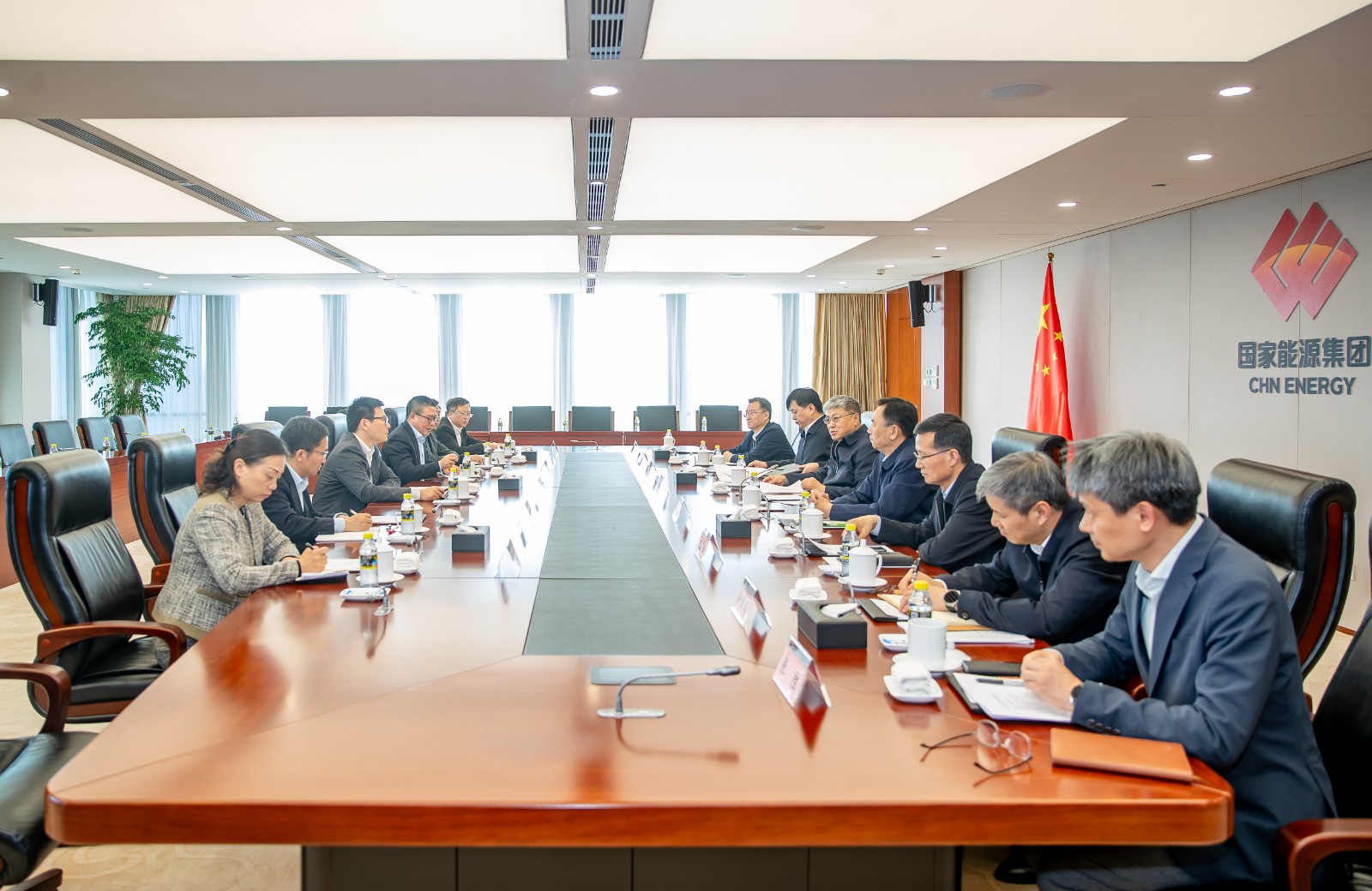國(guó)家能源集團(tuán)黨組書記、董事長(zhǎng)劉國(guó)躍會(huì)見上海電氣集團(tuán)黨委書記、董事長(zhǎng)吳磊