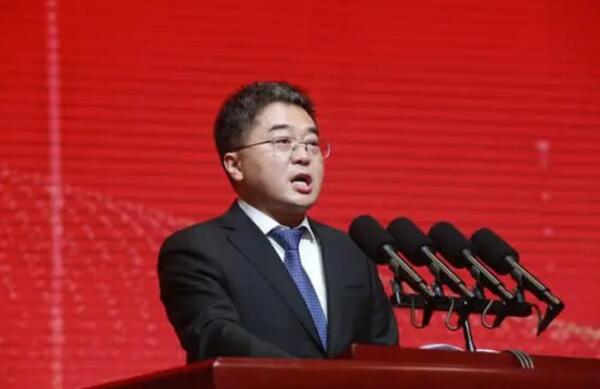 “垃圾大王”嚴圣軍，拿啥完成近千億投資?