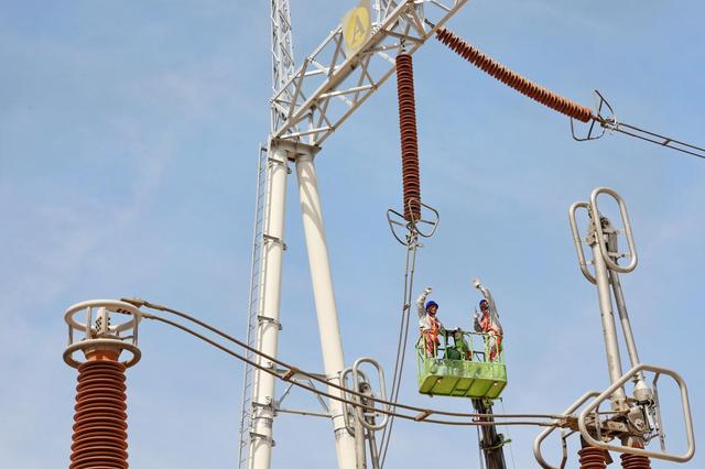 國網(wǎng)平?jīng)龉╇姽臼状巫灾鲗嵤┳冸娬?30千伏設(shè)備改造工程