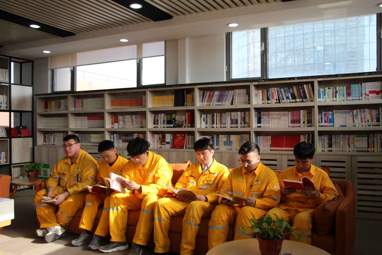 華潤(rùn)電力盤(pán)錦公司“學(xué)習(xí)百年黨史、誦讀紅色經(jīng)典”青年讀書(shū)分享活動(dòng)