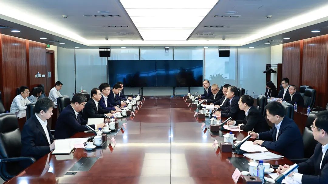 華電集團(tuán)黨組書記、董事長江毅與中國太平保險(xiǎn)集團(tuán)黨委書記、董事長王思東舉行會(huì)談