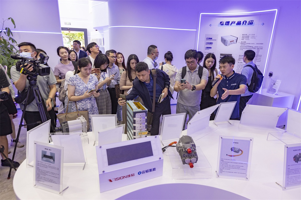 全力推動(dòng)新型儲(chǔ)能產(chǎn)業(yè)發(fā)展，加快培育新質(zhì)生產(chǎn)力