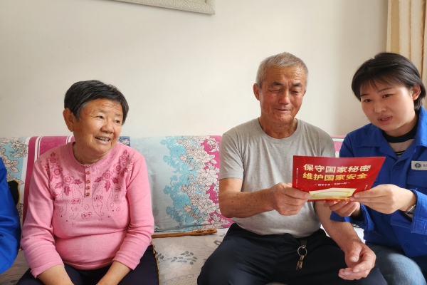 內(nèi)蒙古電力公司烏海千里山供電公司黨支部、工會(huì)、團(tuán)支部（青工委）開展“蒙電愛心光明行”保密宣傳活動(dòng)