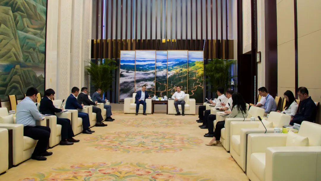 國(guó)家電投黨組書記、董事長(zhǎng)劉明勝劉明勝會(huì)見遠(yuǎn)景集團(tuán)董事長(zhǎng)張雷