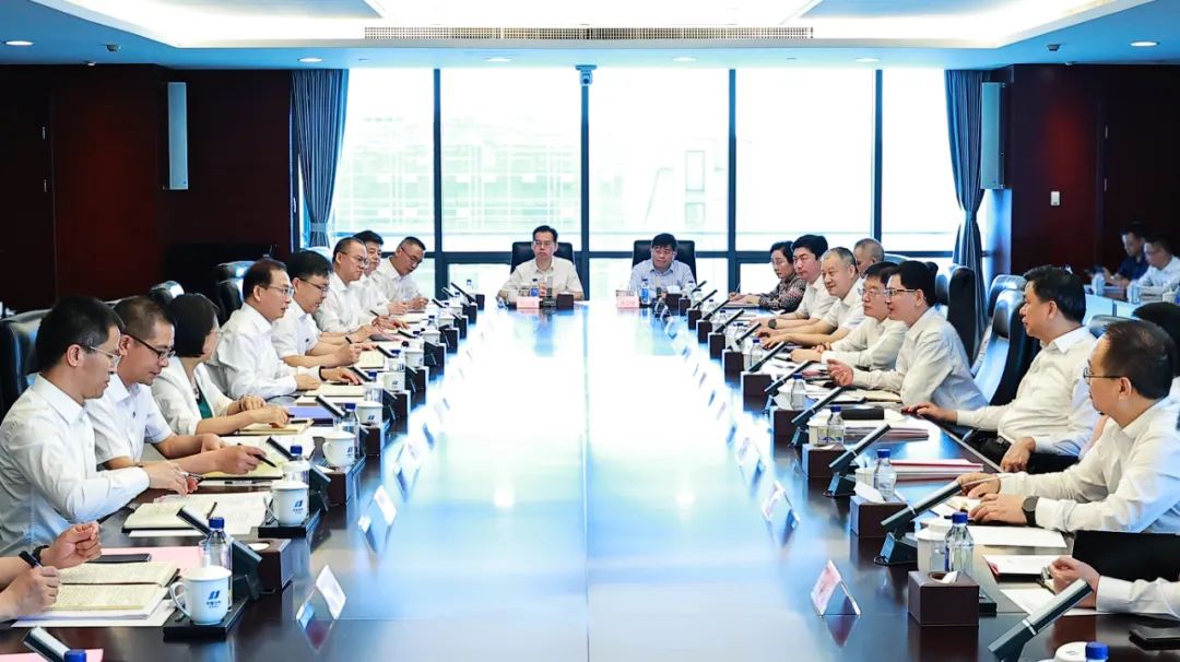 華電集團黨組書記、董事長江毅與廣西壯族自治區(qū)主席藍(lán)天立會談