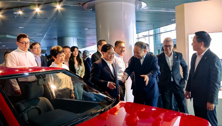 工業(yè)和信息化部部長(zhǎng)金壯龍會(huì)見(jiàn)馬來(lái)西亞投資、貿(mào)易和工業(yè)部部長(zhǎng)東姑·扎夫魯