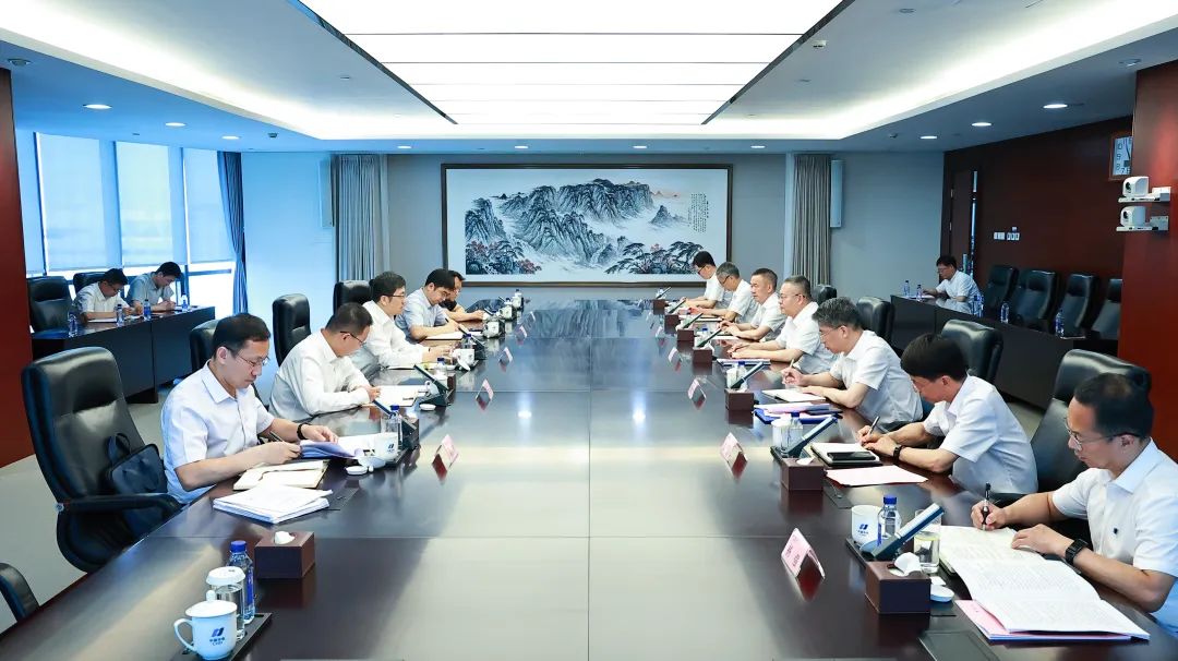 國(guó)家能源局黨組成員、副局長(zhǎng)何洋到中國(guó)華電開展專題調(diào)研