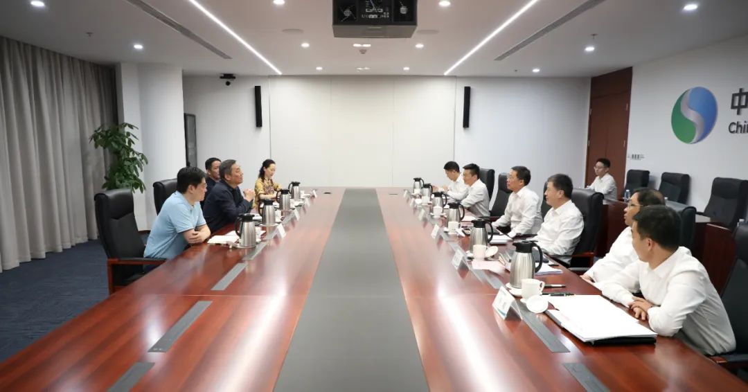 中國電氣裝備李洪鳳董事長、周群總經理會見上海市經信委副主任戎之勤