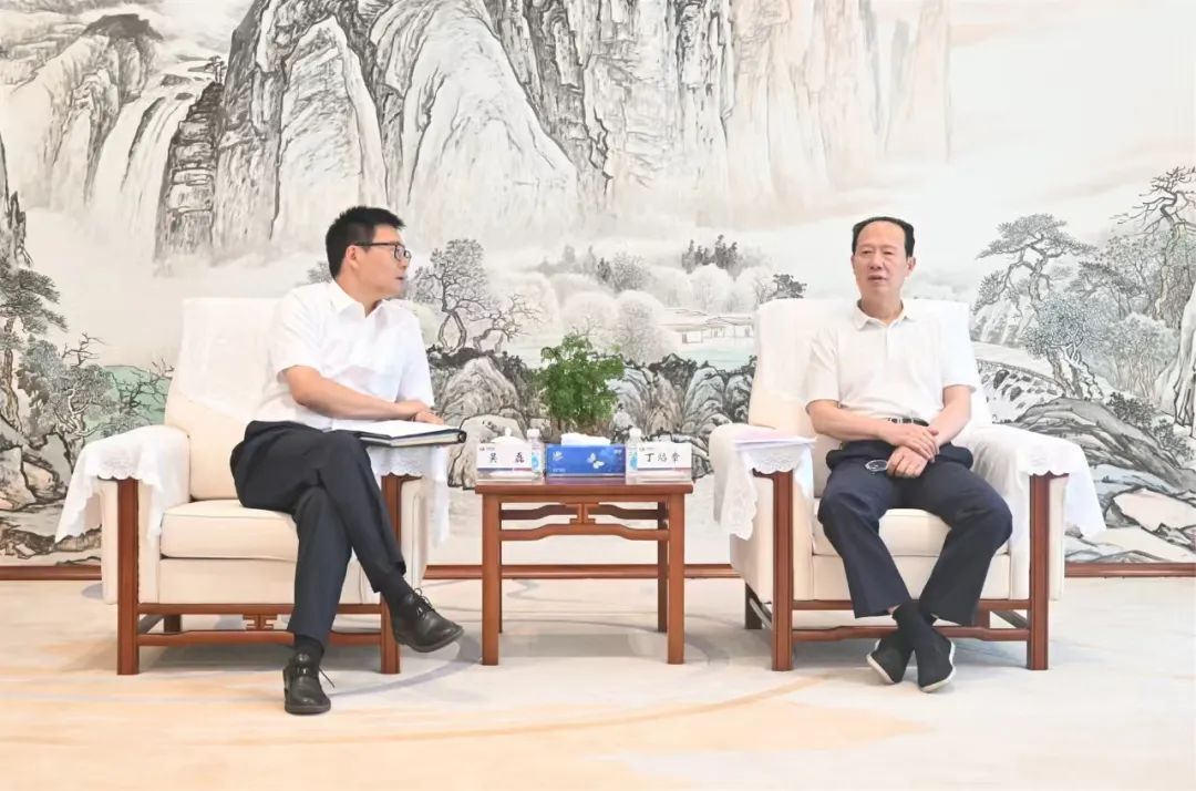 中國電建黨委書記、董事長丁焰章與上海電氣集團黨委書記、董事長吳磊會談