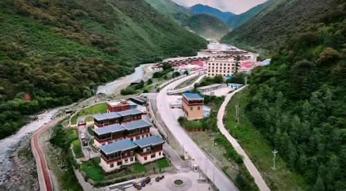 培育壯大清潔能源產(chǎn)業(yè)，推動(dòng)白玉綠色低碳高質(zhì)量發(fā)展