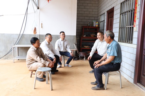 國(guó)網(wǎng)會(huì)理市供電公司公司:情系幫扶村 慰問暖人心