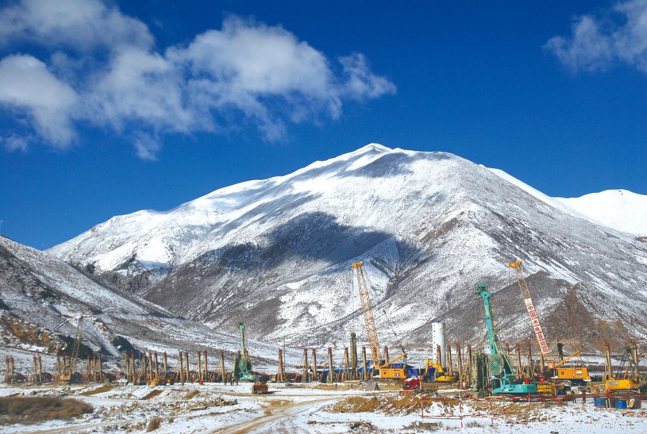 發(fā)揚(yáng)三種精神，提振高質(zhì)量發(fā)展精氣神