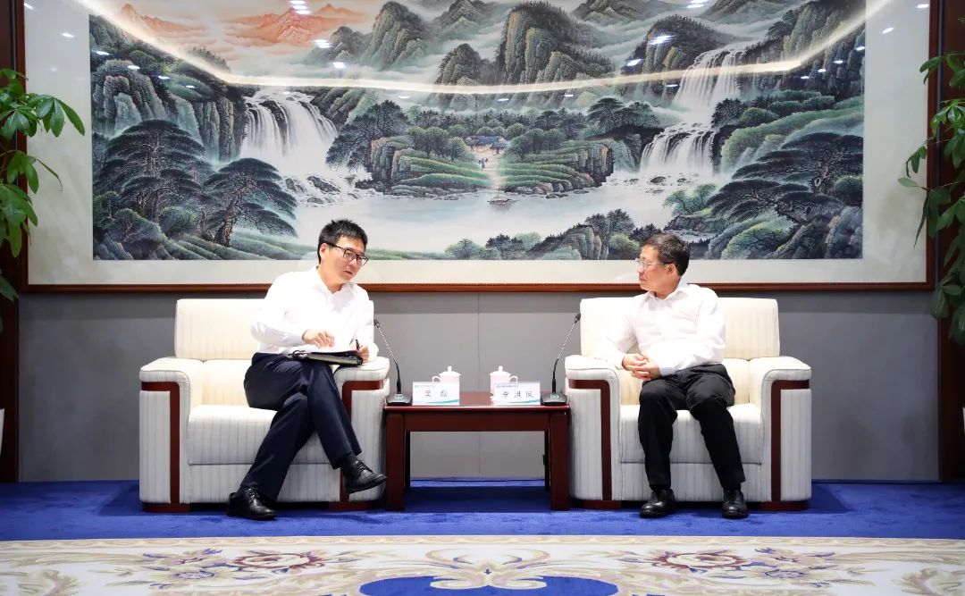 中國電氣裝備黨委書記、董事長李洪鳳會見上海電氣集團(tuán)黨委書記、董事長吳磊