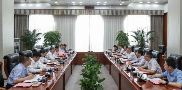 中核集團(tuán)黨組書記、董事長余劍鋒會見山東大學(xué)黨委書記任友群一行