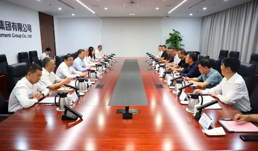 中國電氣裝備黨委書記、董事長李洪鳳會見陜西省人大常委會副主任、寶雞市委書記楊廣亭