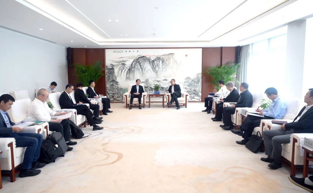 中國電建黨委副書記、總經(jīng)理王斌與深圳環(huán)境水務(wù)集團總裁龔利民舉行會談