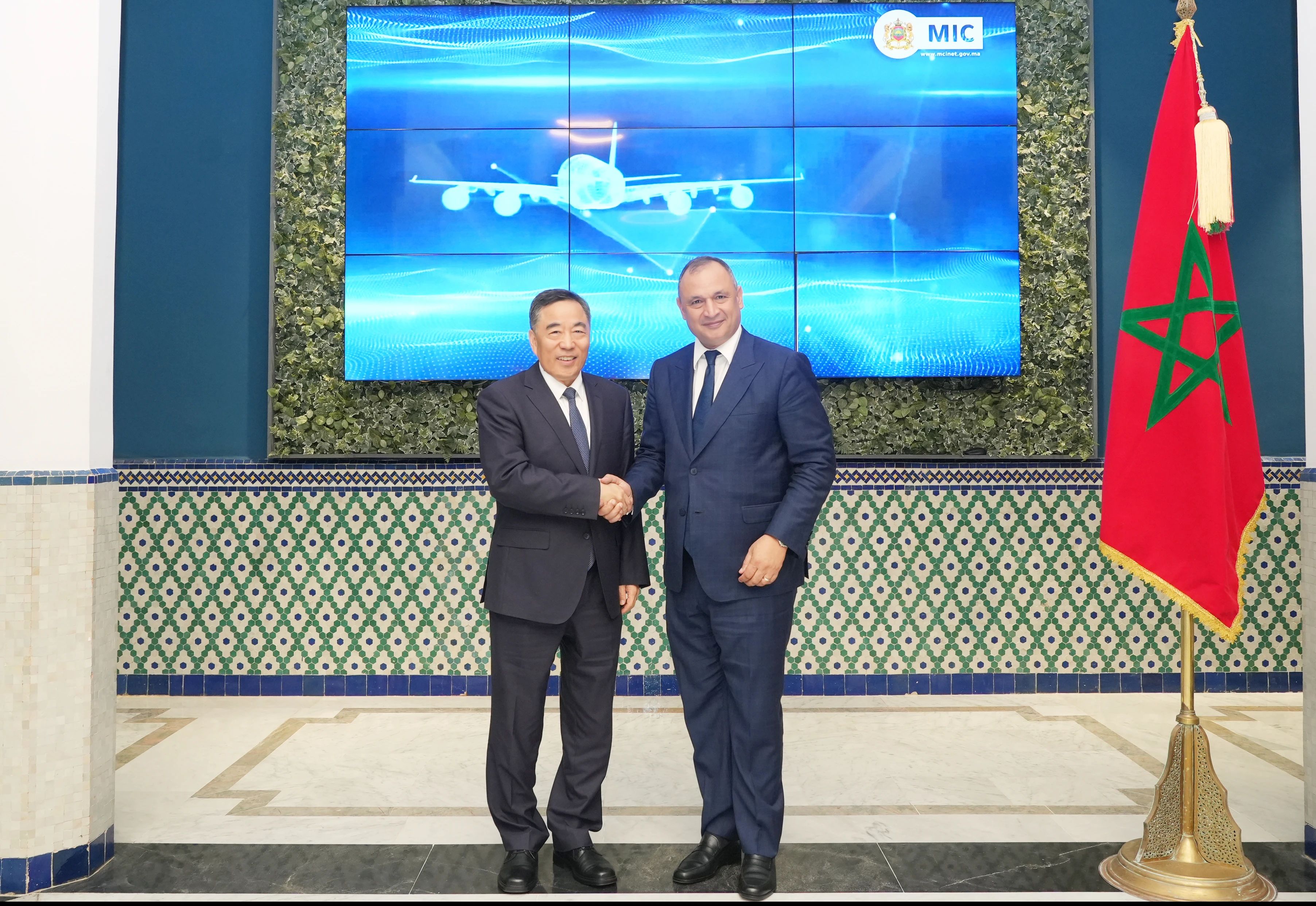 中國能建黨委書記、董事長宋海良與摩洛哥工業(yè)與貿(mào)易大臣里亞德·梅祖爾會(huì)談