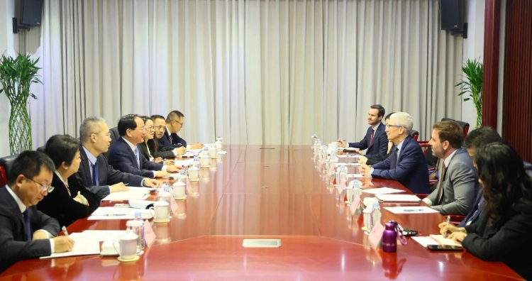 工業(yè)和信息化部部長金壯龍會(huì)見蘋果公司首席執(zhí)行官庫克