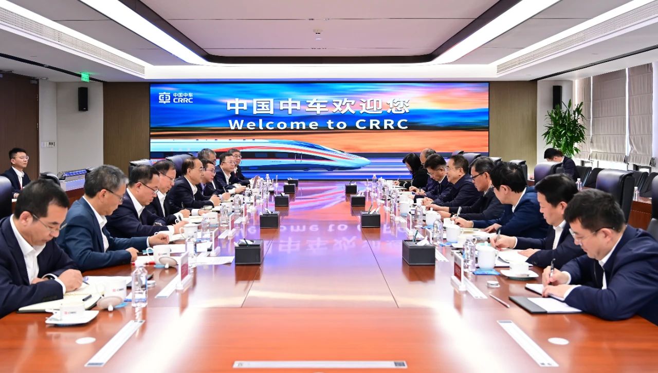 大唐集團黨組書記、董事長鄒磊與中國中車黨委書記、董事長孫永才座談交流