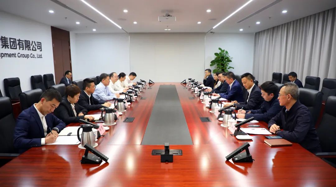 中國(guó)電氣裝備黨委書記、董事長(zhǎng)李洪鳳會(huì)見上海市國(guó)資委黨委書記、主任賀青