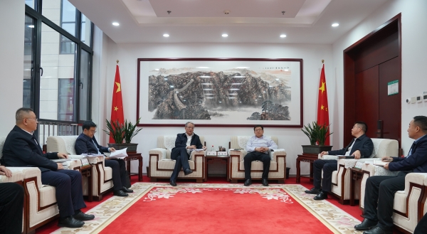 中國電建黨委副書記、總經(jīng)理王斌與內(nèi)蒙古電力集團黨委書記、董事長張海峰會談