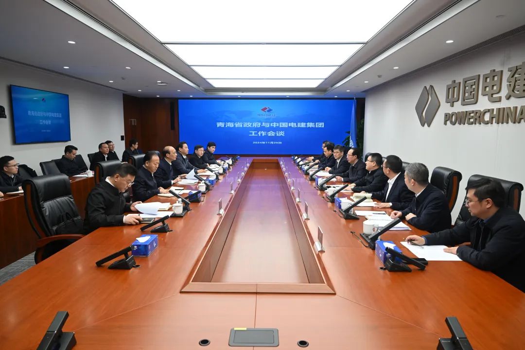 中國(guó)電建黨委書記、董事長(zhǎng)丁焰章與青海省委副書記、省長(zhǎng)吳曉軍會(huì)談