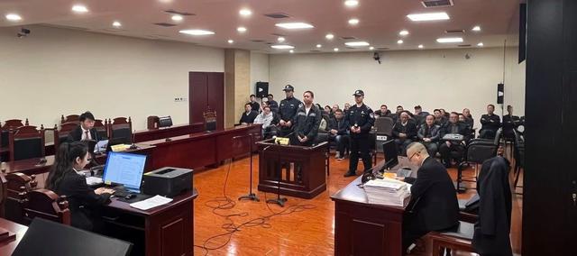 貴州電網(wǎng)一管理人員被控貪污、受賄案一審開庭