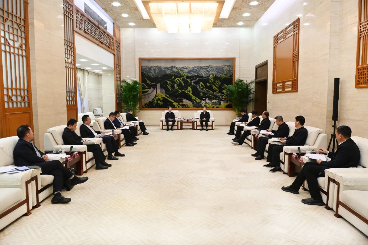 大唐集團黨組書記、董事長鄒磊與中國電建黨委書記、董事長丁焰章會談