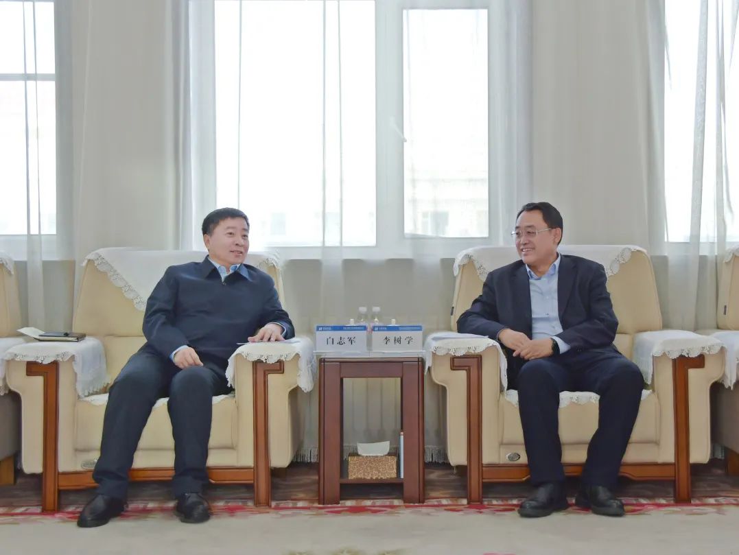 華能蒙東公司總經(jīng)理、黨委副書(shū)記李樹(shù)學(xué)會(huì)見(jiàn)扎蘭屯市委書(shū)記白志軍