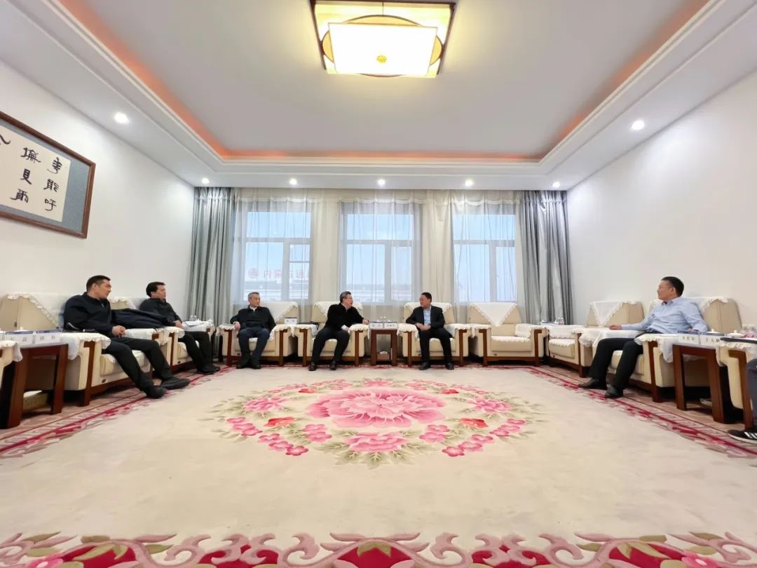 華能蒙東公司總經(jīng)理、黨委副書記李樹學會見中國石油內(nèi)蒙古銷售公司執(zhí)行董事、黨委書記楊杰