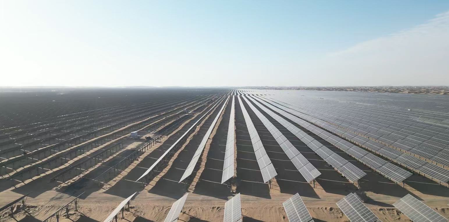 內蒙古烏蘭布和光伏項目首次并網(wǎng)成功