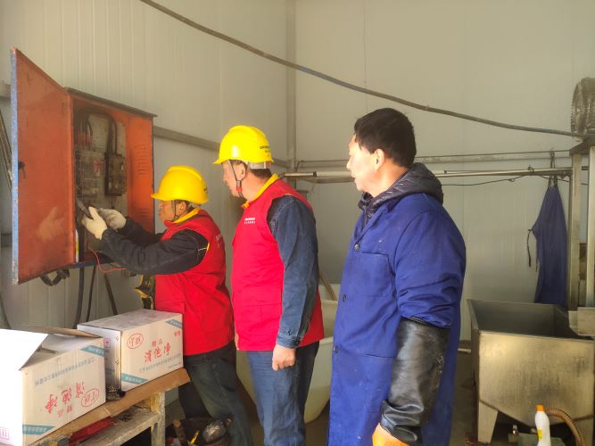 國(guó)網(wǎng)洛南縣供電公司:貼心服務(wù)豆制品廠 助力企業(yè)年末生產(chǎn)