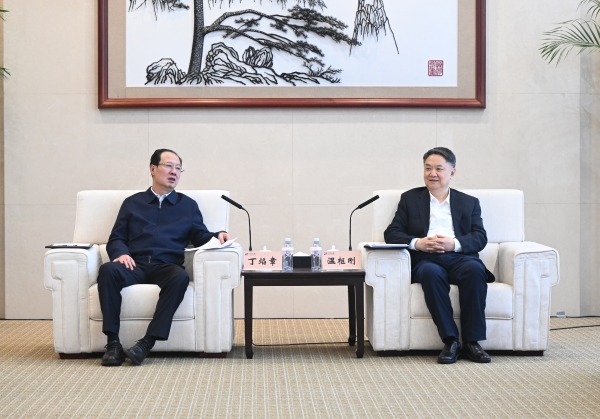 丁焰章與中國(guó)華能董事長(zhǎng)、黨組書(shū)記溫樞剛會(huì)談