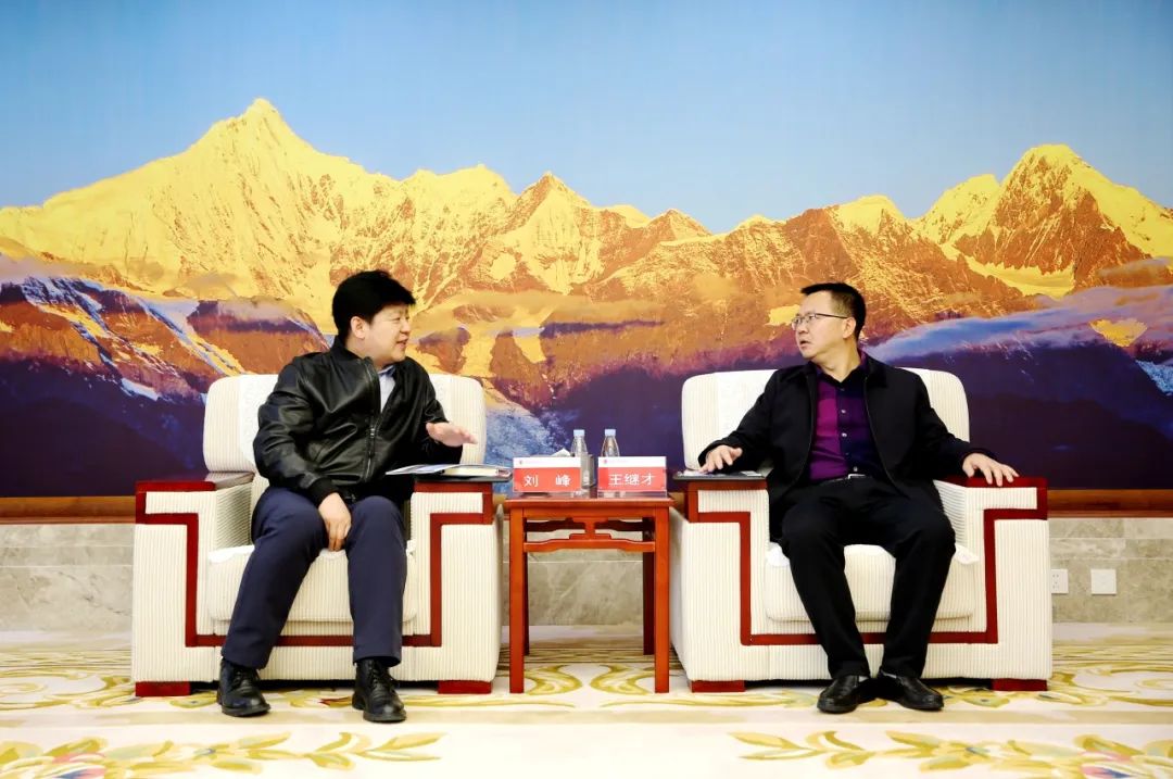 大唐云南公司黨委書(shū)記、董事長(zhǎng)王繼才與華為中國(guó)區(qū)數(shù)字能源業(yè)務(wù)部副總裁劉峰會(huì)談