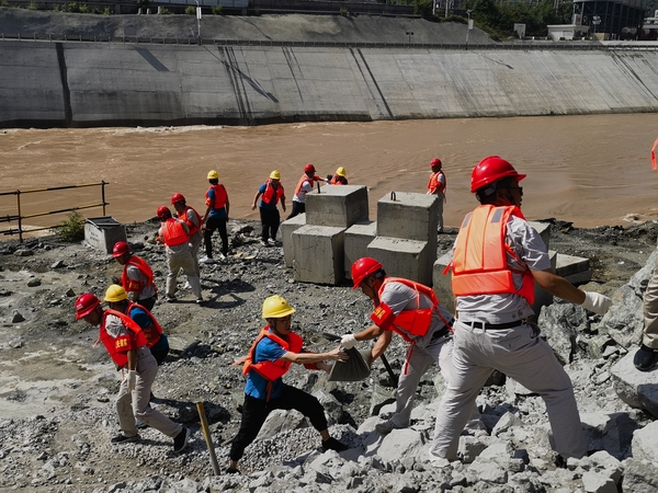 水電五局黨建“銀梭”織暖錦，江畔“擔(dān)當(dāng)”繪新程