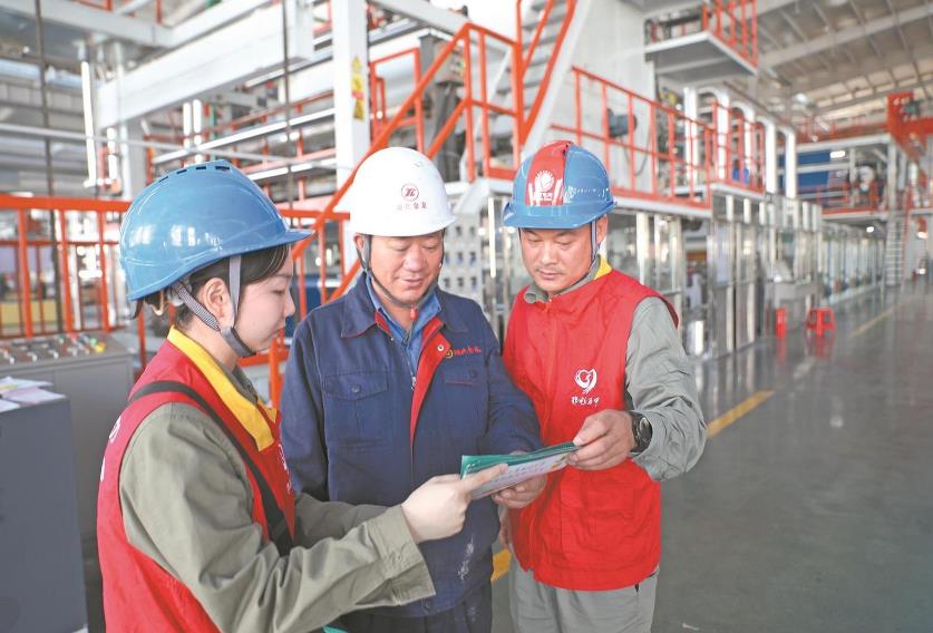 國網(wǎng)湖北電力助力工業(yè)企業(yè)綠色低碳轉(zhuǎn)型